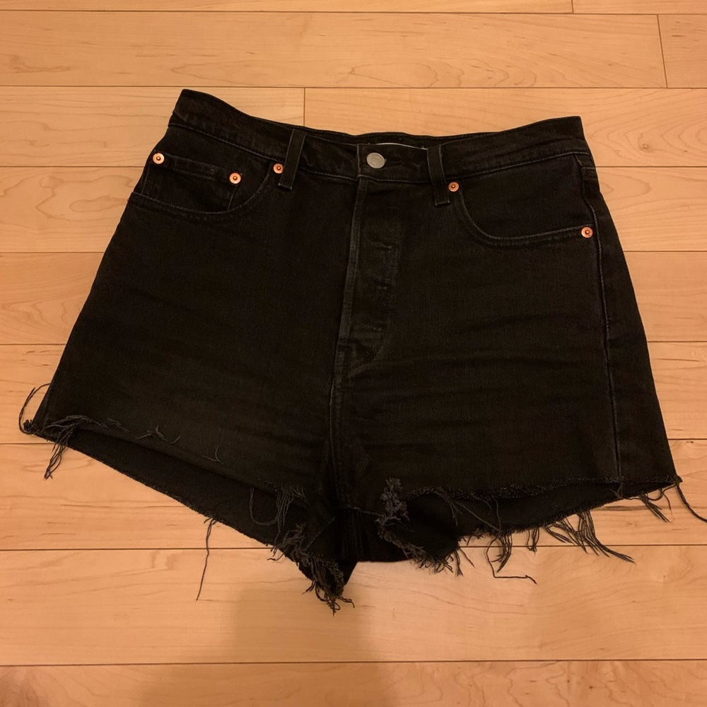 Levis ribcage black denim shorts